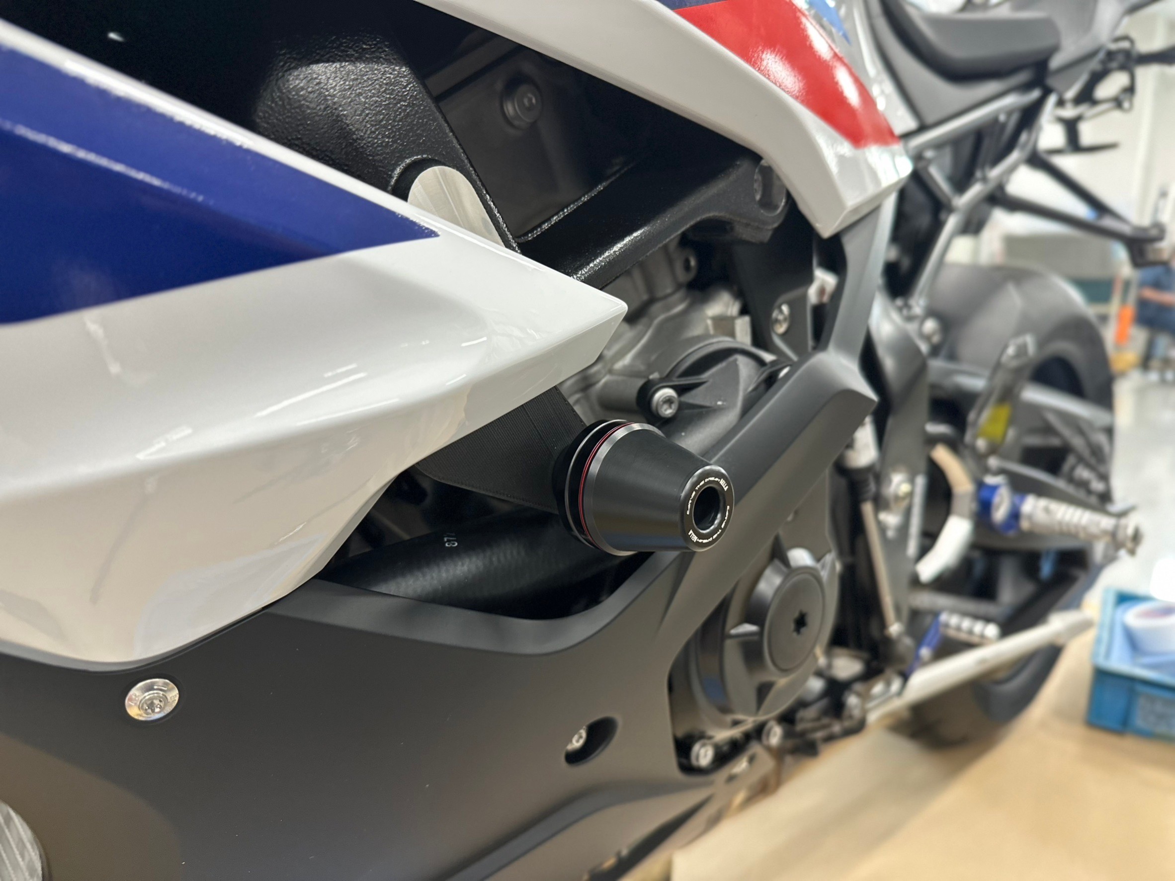 アエラ フレームスライダー ブルー S1000RR 23- 通販