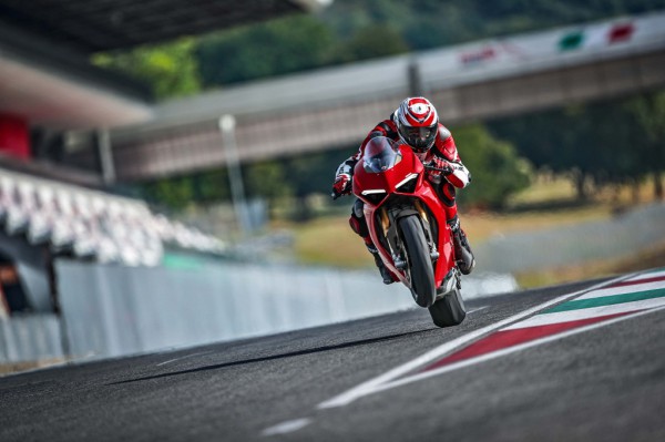 2018-Ducati-Panigale-V4-S-24