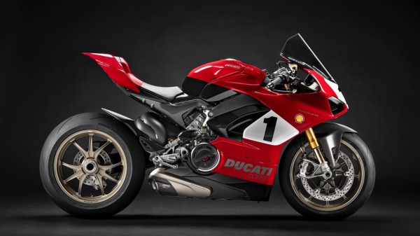 Panigale-V4-916-Anniversario-MY20-01-Gallery-Studio-1920x1080