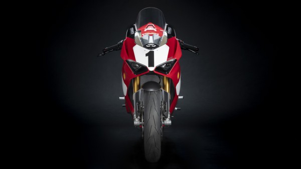 Panigale-V4-916-Anniversario-MY20-03-Gallery-Studio-1920x1080