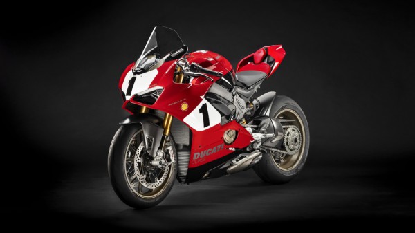 Panigale-V4-916-Anniversario-MY20-04-Gallery-Studio-1920x1080