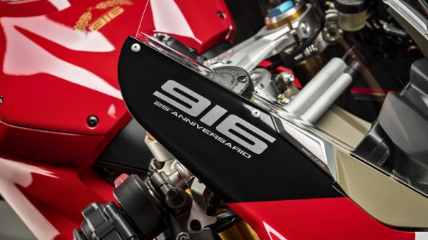 Panigale-V4-916-Anniversario-MY20-08-Gallery-Studio-1920x1080